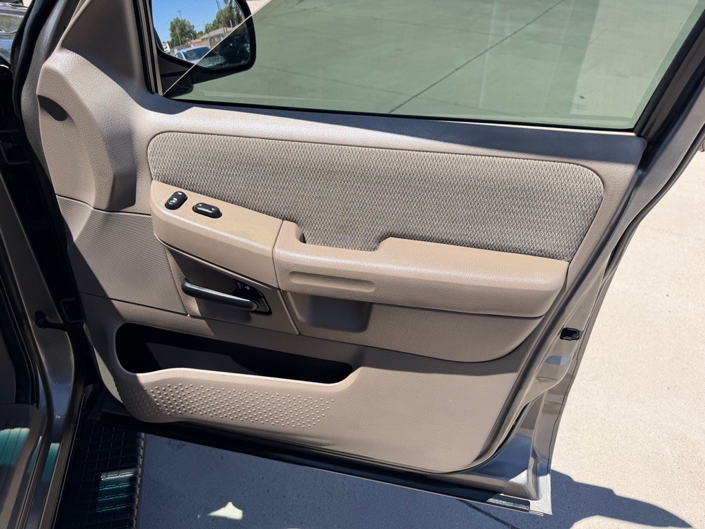 2002 Ford Explorer Image 20