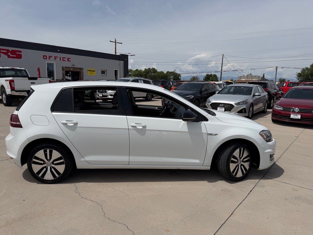 2016 Volkswagen Golf Image 2