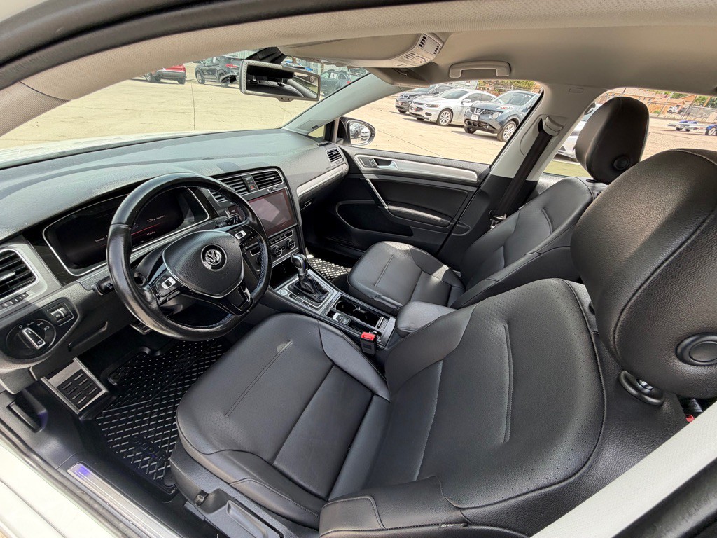2016 Volkswagen Golf Image 9