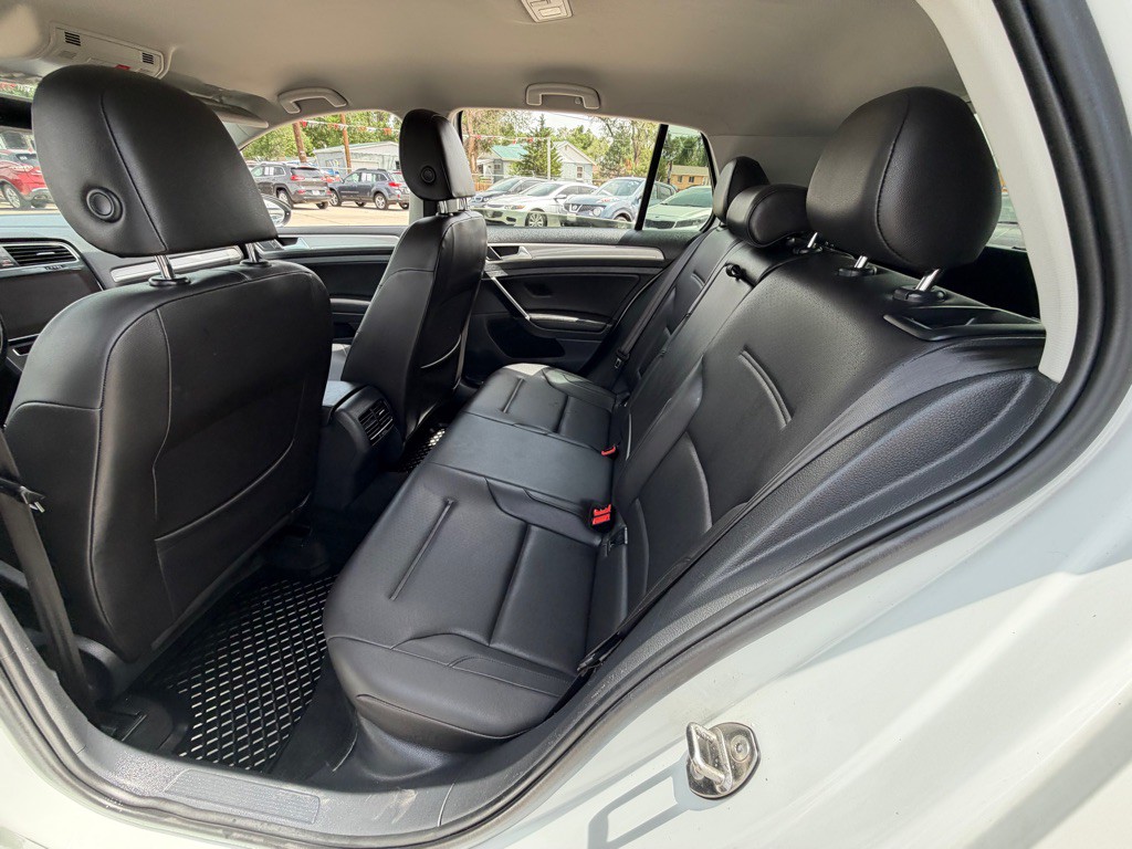2016 Volkswagen Golf Image 11