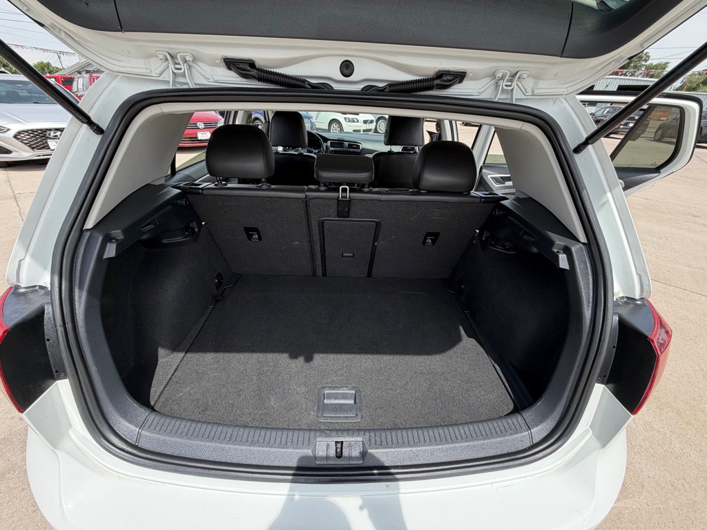 2016 Volkswagen Golf Image 13