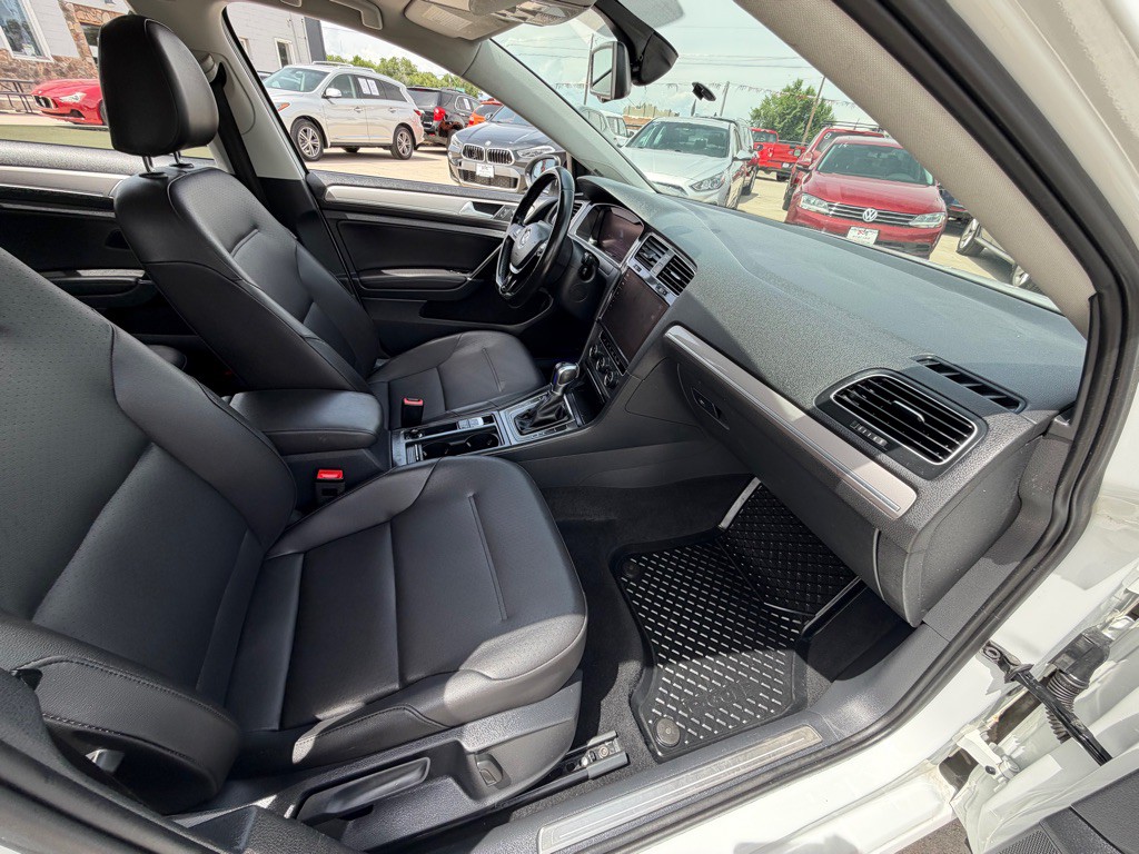 2016 Volkswagen Golf Image 15