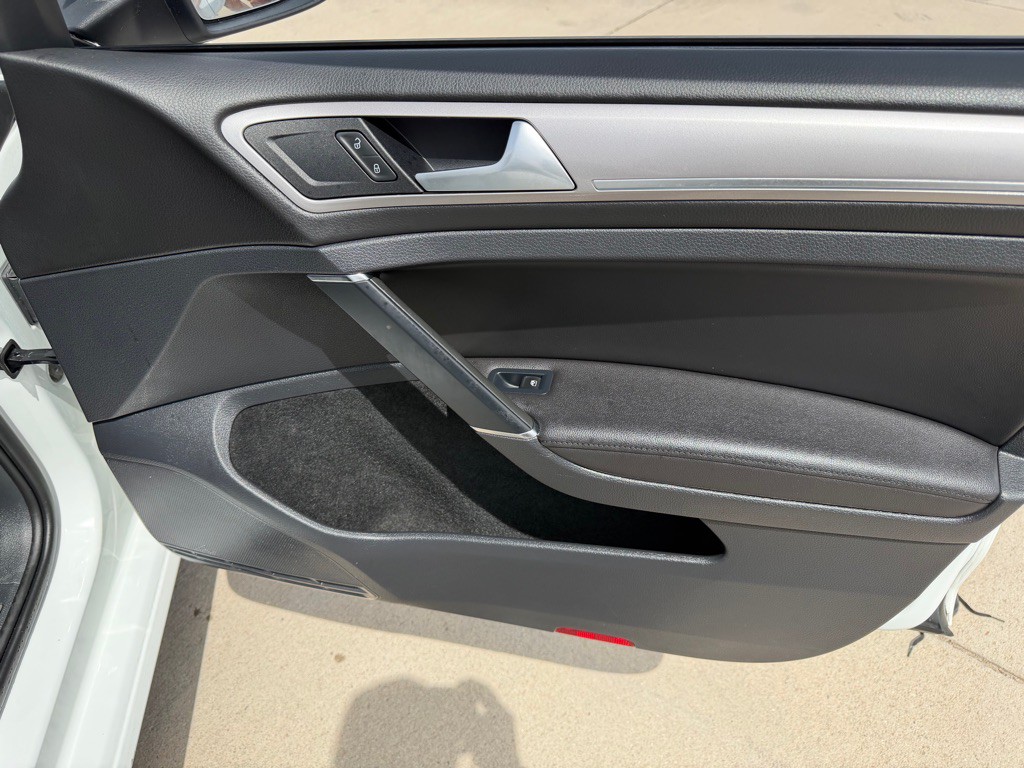 2016 Volkswagen Golf Image 17