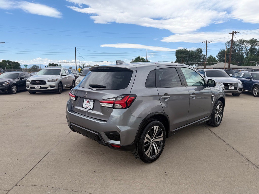 2021 Mitsubishi Outlander Image 3