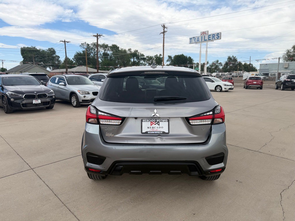 2021 Mitsubishi Outlander Image 4