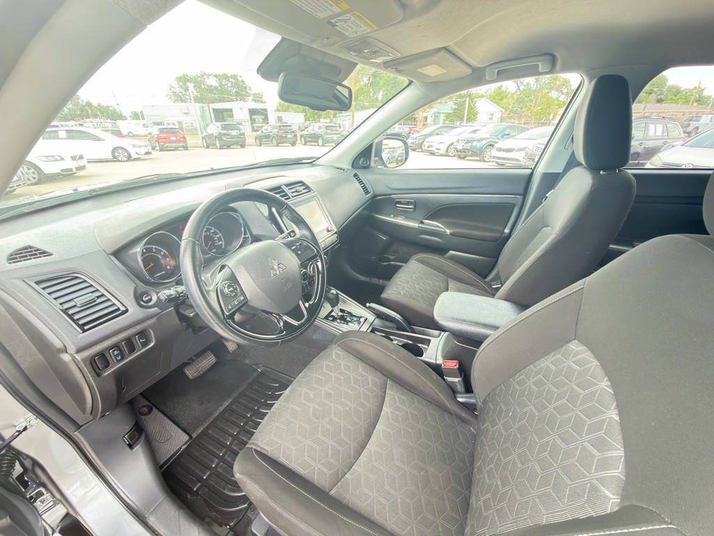 2021 Mitsubishi Outlander Image 9