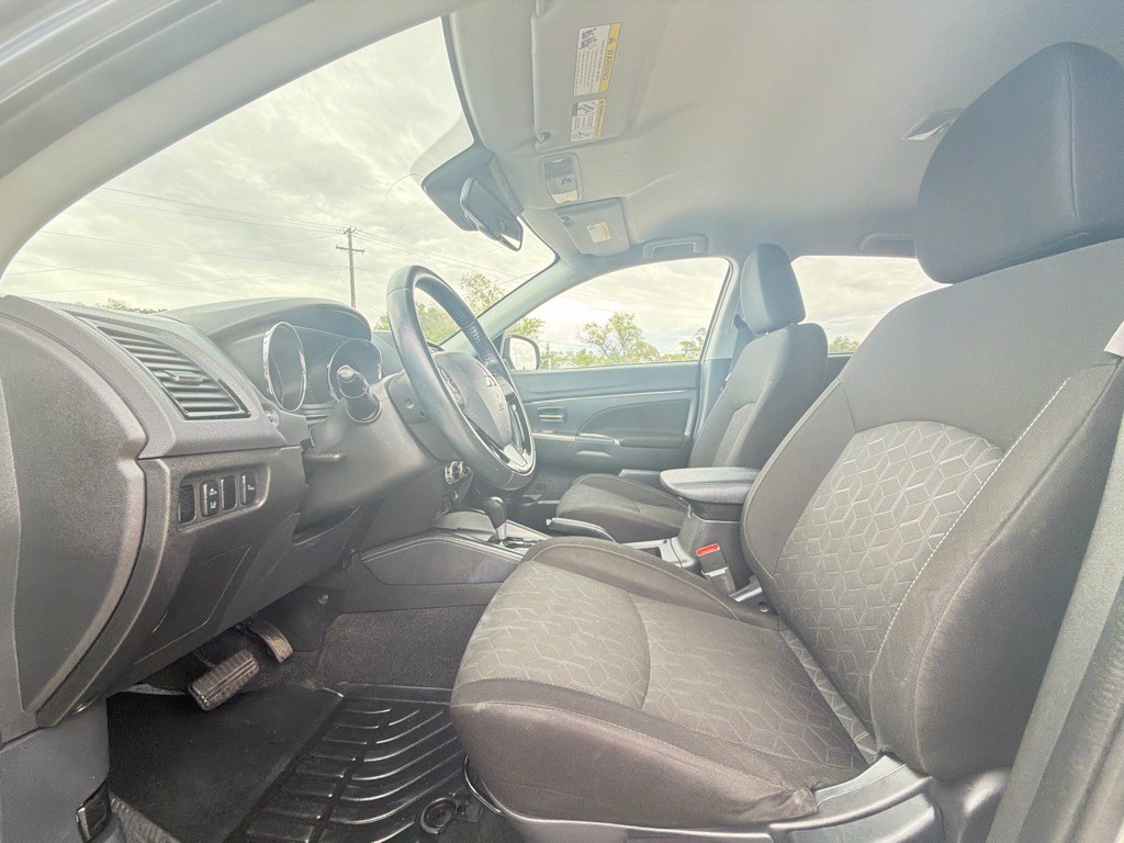 2021 Mitsubishi Outlander Image 10