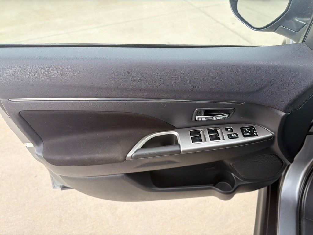 2021 Mitsubishi Outlander Image 11