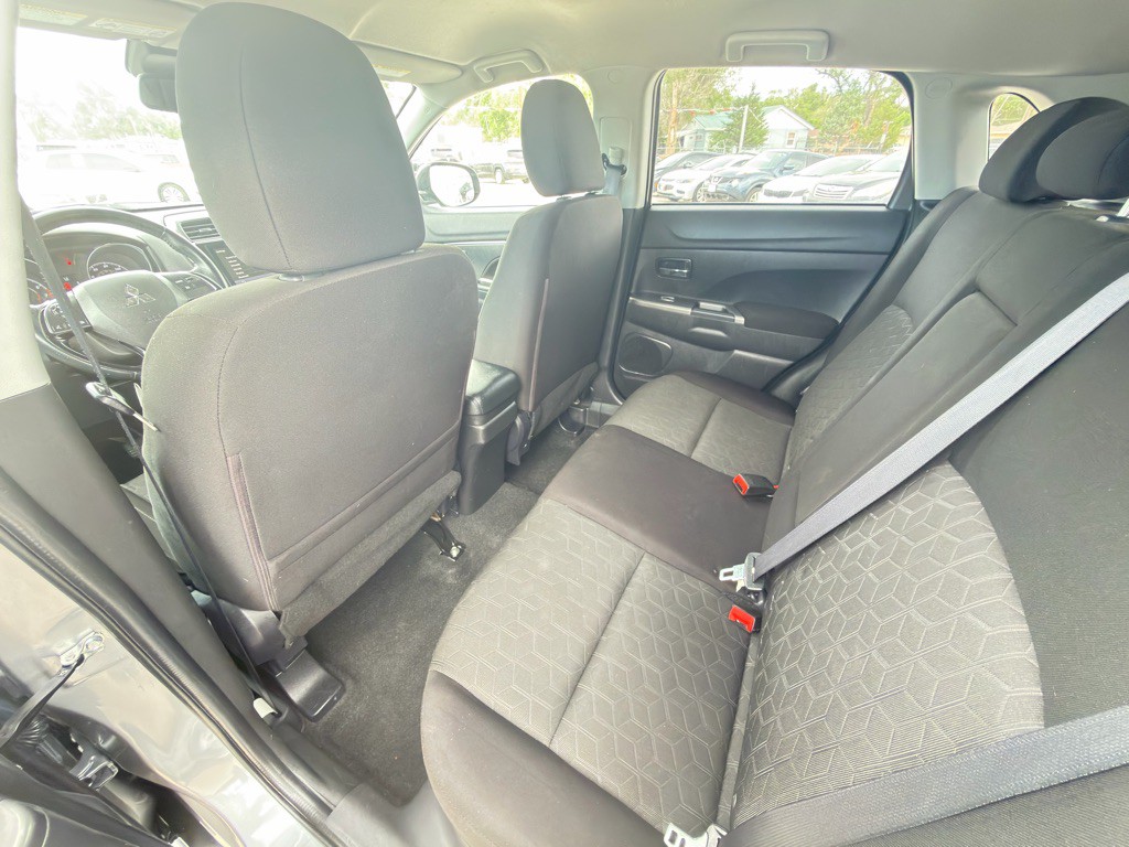 2021 Mitsubishi Outlander Image 12