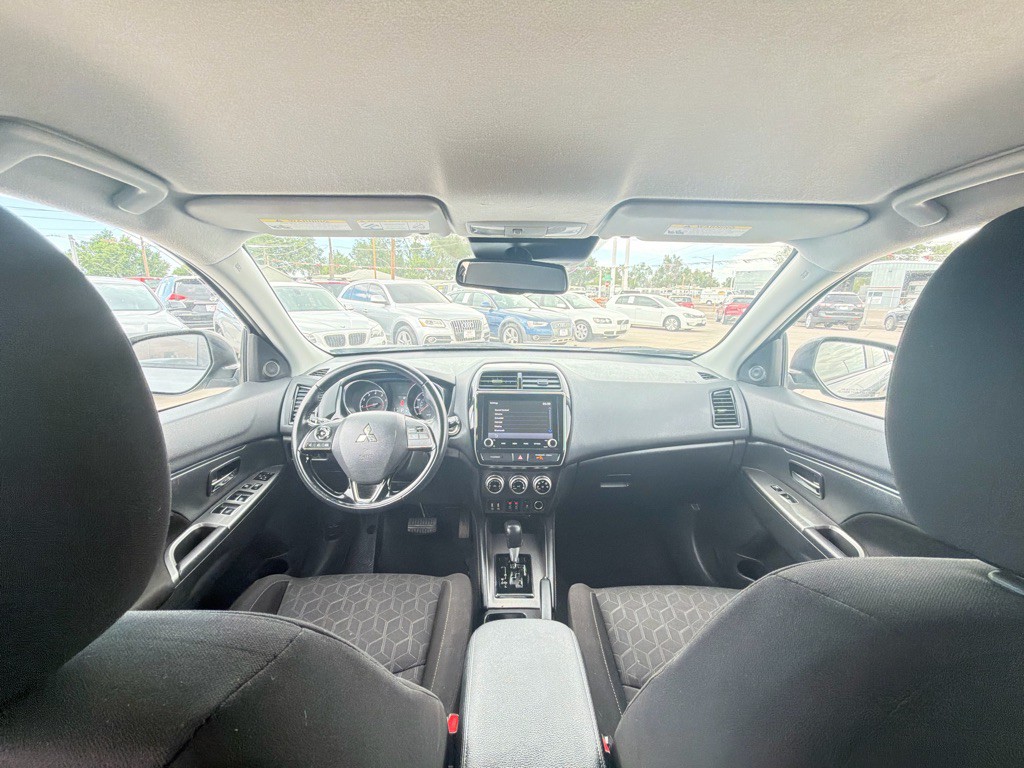 2021 Mitsubishi Outlander Image 13