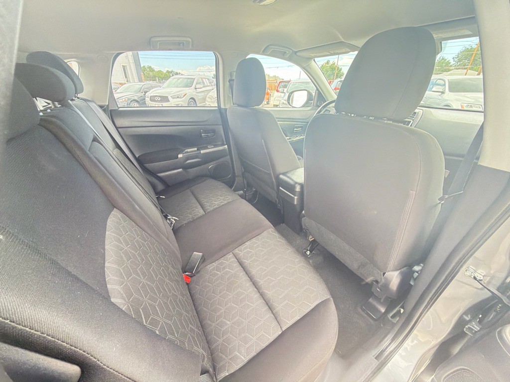 2021 Mitsubishi Outlander Image 16