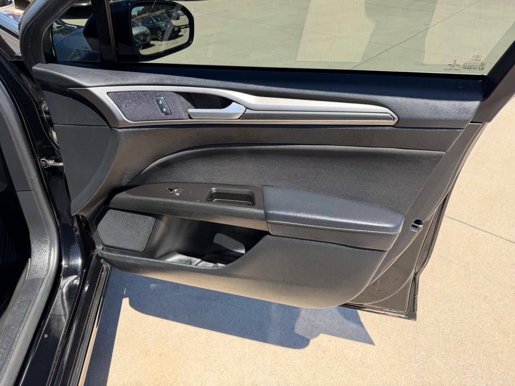 2017 Ford Fusion Image 17