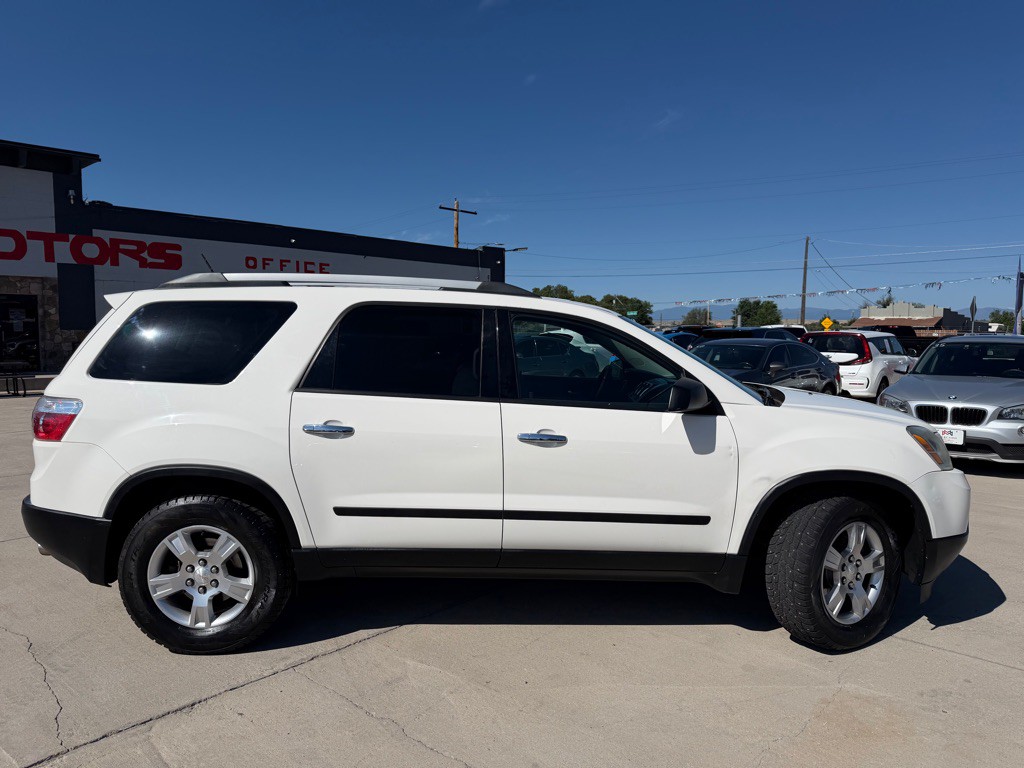 2011 GMC Acadia Image 2