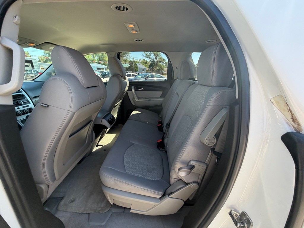 2011 GMC Acadia Image 11