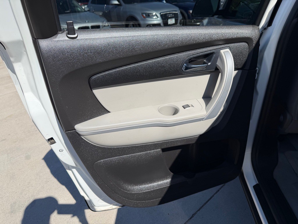 2011 GMC Acadia Image 12