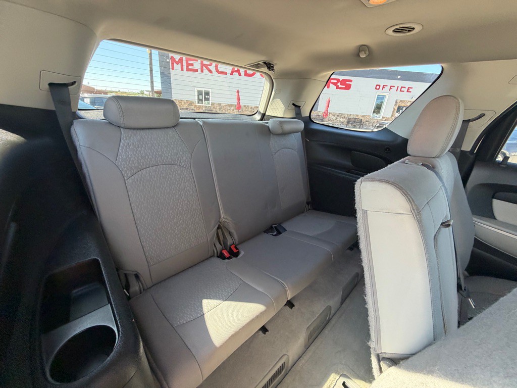 2011 GMC Acadia Image 16