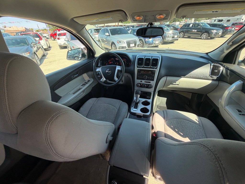 2011 GMC Acadia Image 17