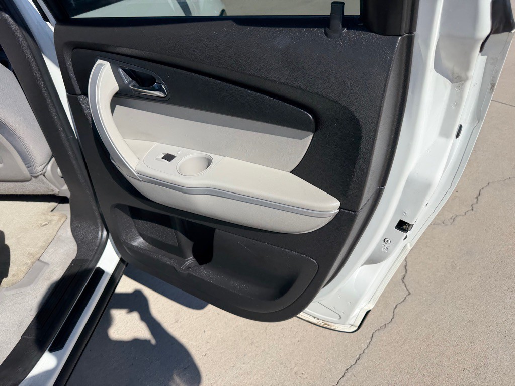 2011 GMC Acadia Image 18