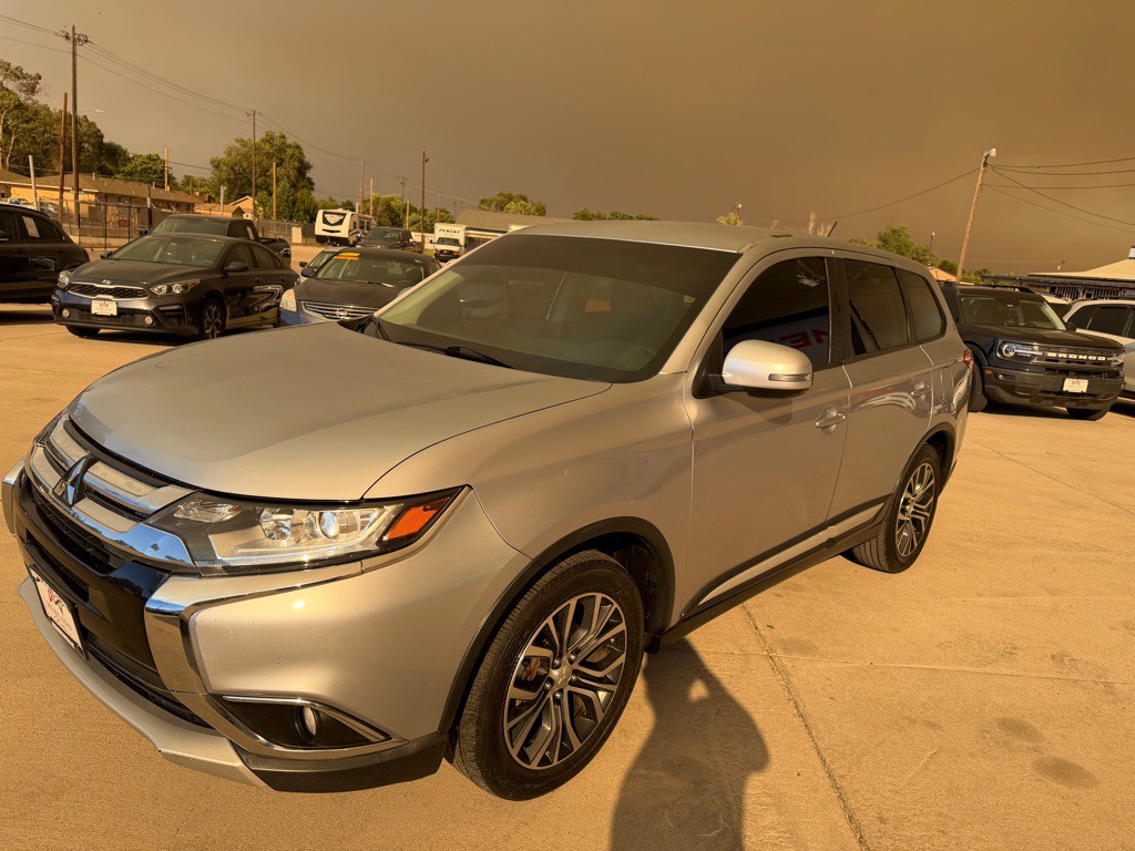 2016 Mitsubishi Outlander Image 6