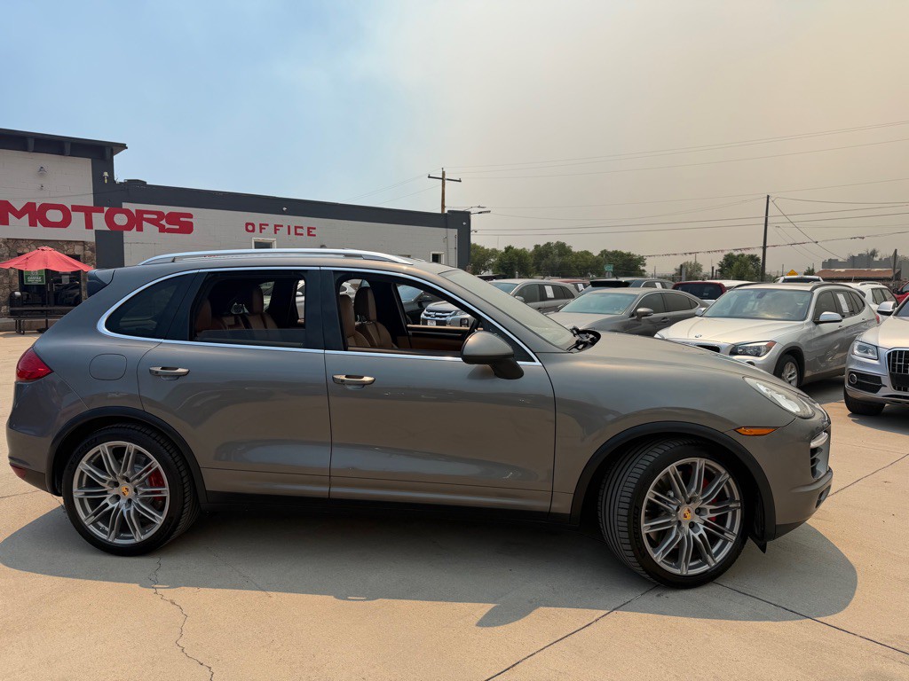 2014 Porsche Cayenne Image 2