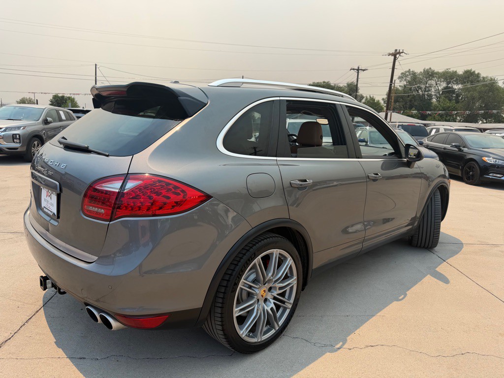 2014 Porsche Cayenne Image 3