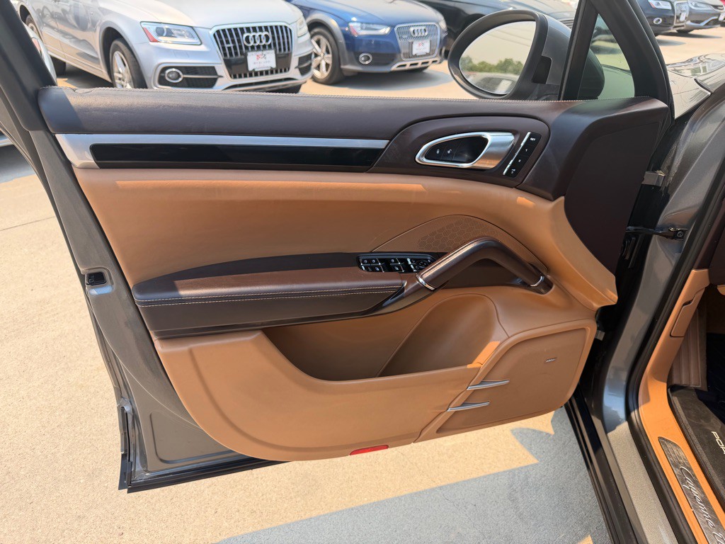 2014 Porsche Cayenne Image 11