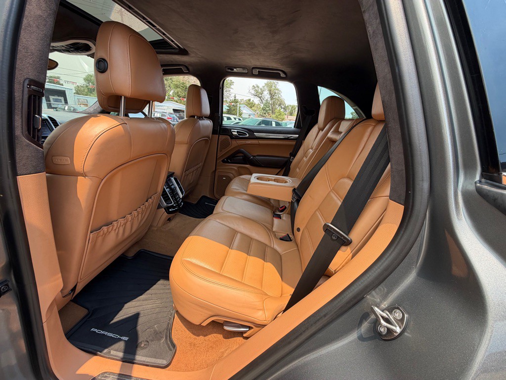 2014 Porsche Cayenne Image 12