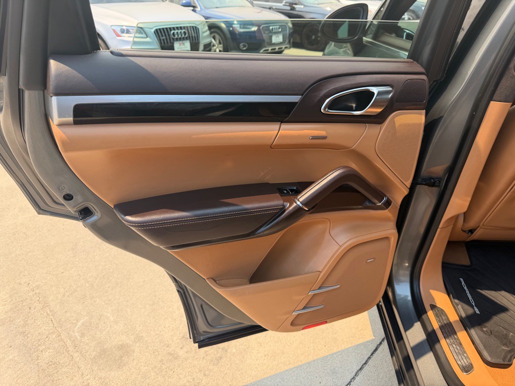 2014 Porsche Cayenne Image 13