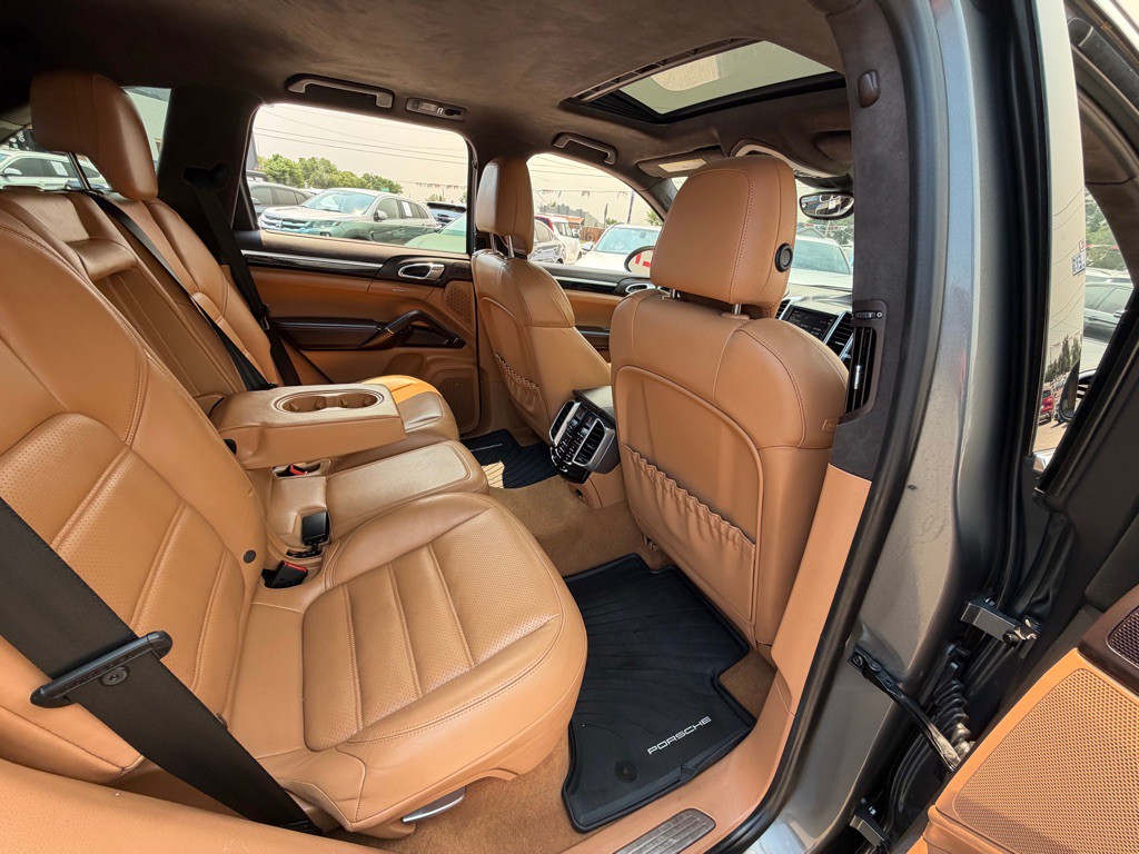 2014 Porsche Cayenne Image 16