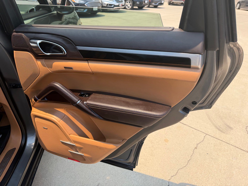 2014 Porsche Cayenne Image 17