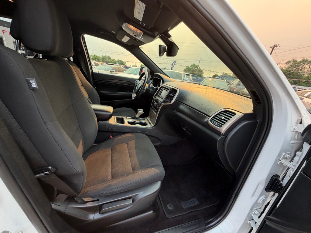 2017 Jeep Grand Cherokee Image 16