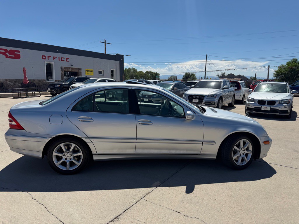 2007 Mercedes-Benz C-Class Image 2