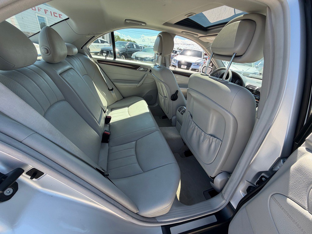 2007 Mercedes-Benz C-Class Image 15
