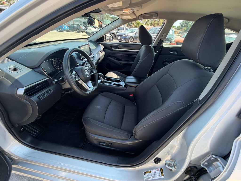 2021 Nissan Altima Image 8