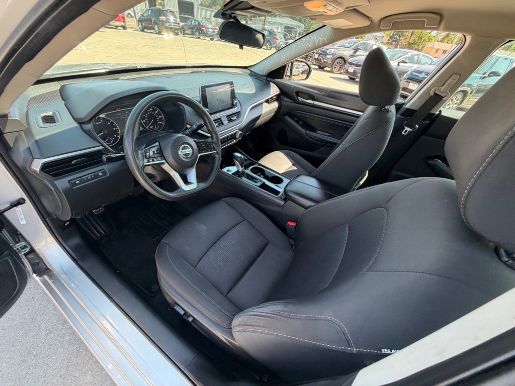 2021 Nissan Altima Image 9