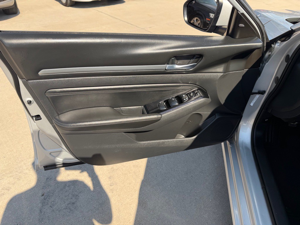 2021 Nissan Altima Image 10