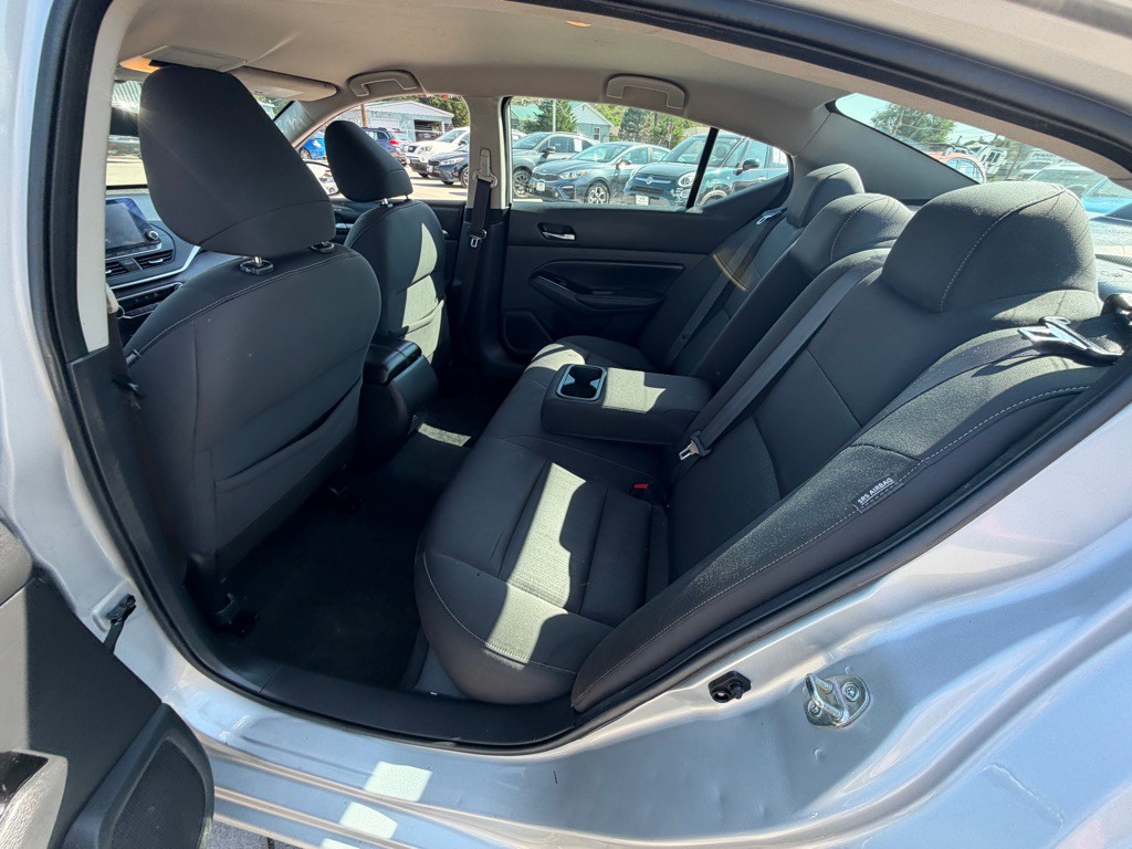 2021 Nissan Altima Image 11