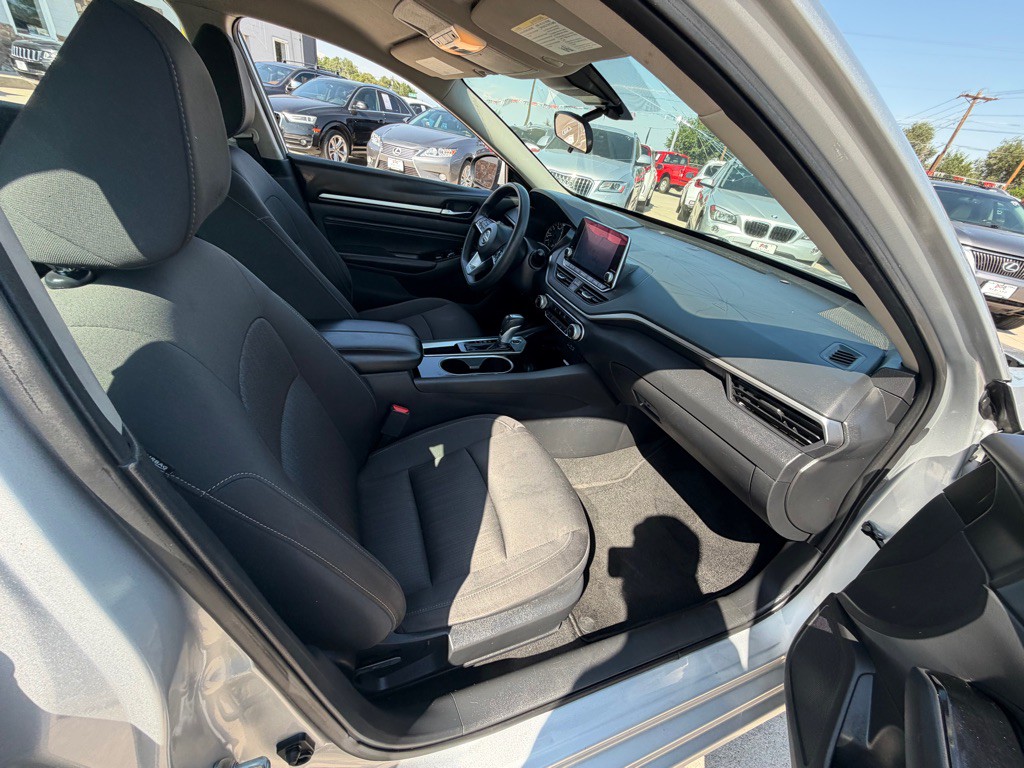 2021 Nissan Altima Image 16