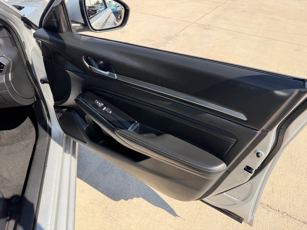 2021 Nissan Altima Image 18