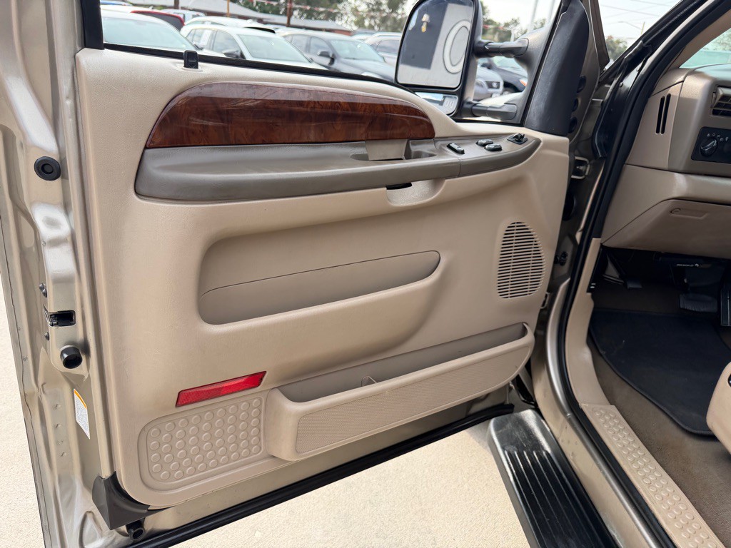 2004 Ford F-250 Image 10