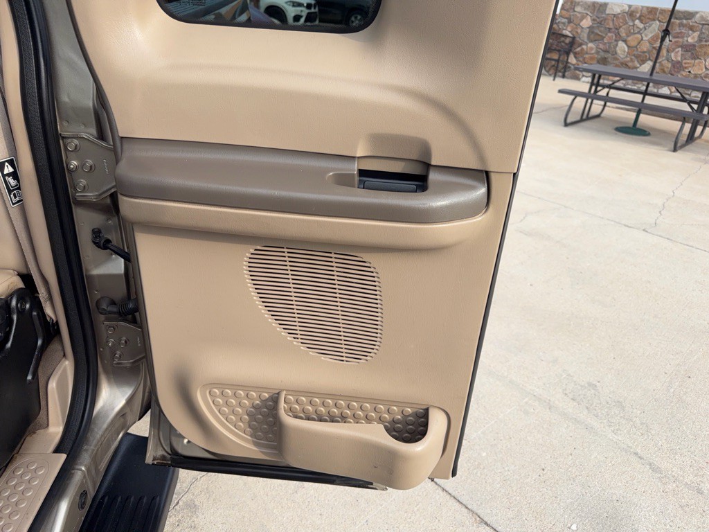 2004 Ford F-250 Image 12