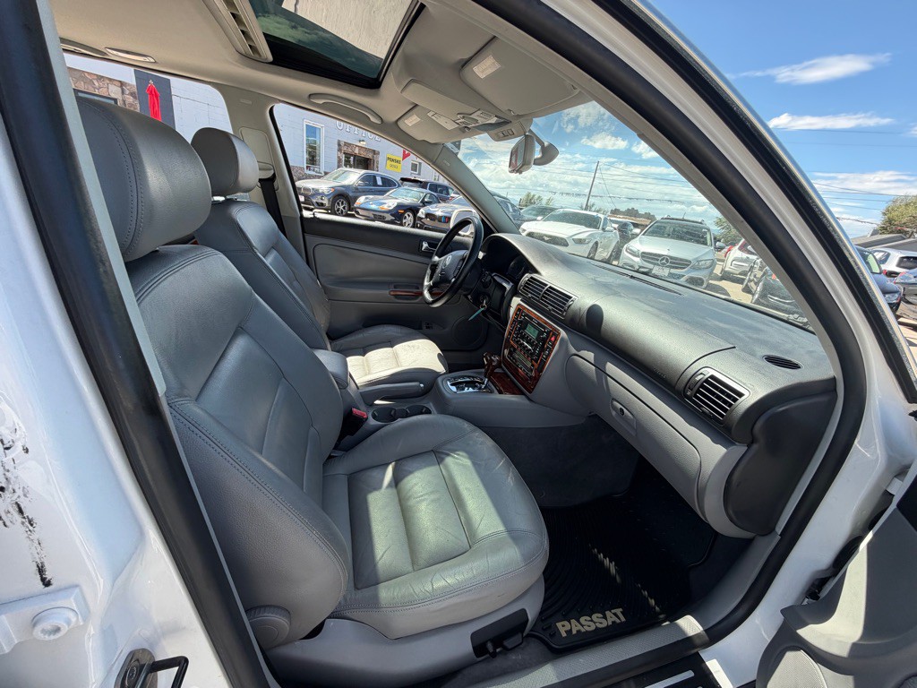 2004 Volkswagen Passat Image 15