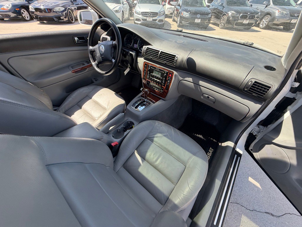 2004 Volkswagen Passat Image 16