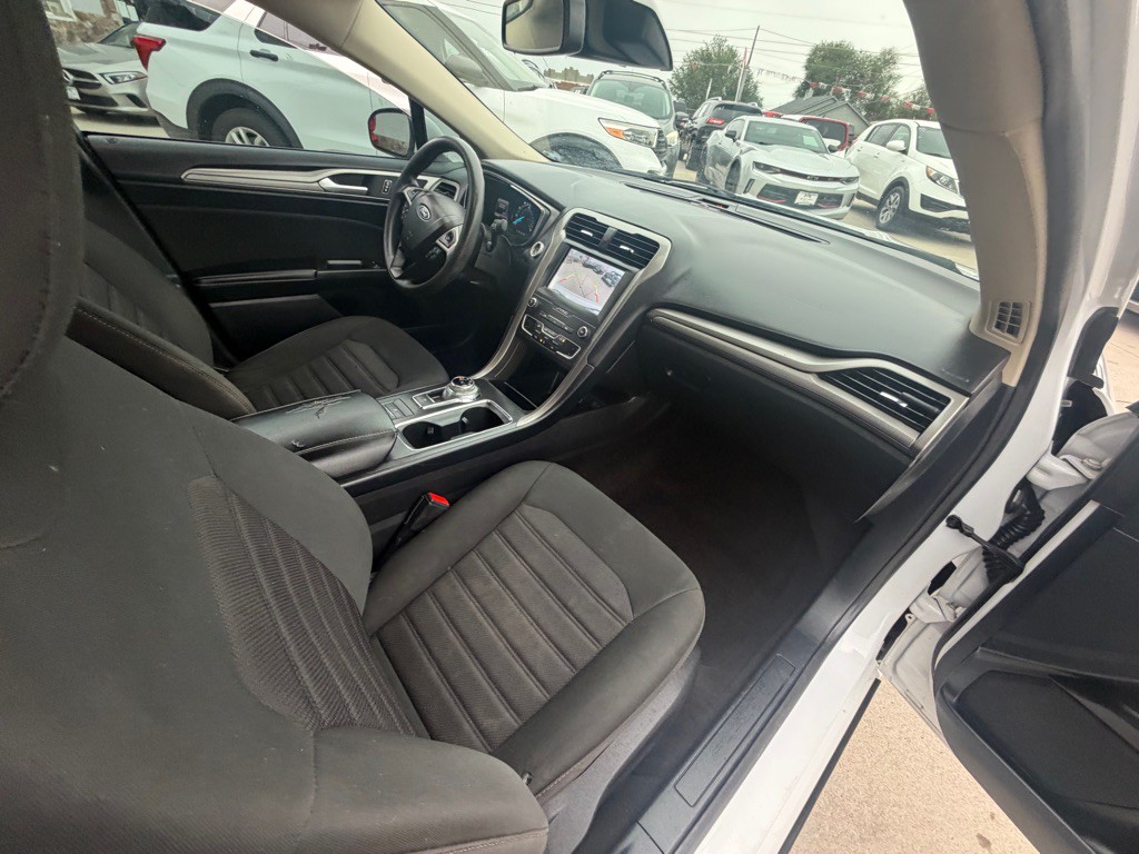 2020 Ford Fusion Image 16