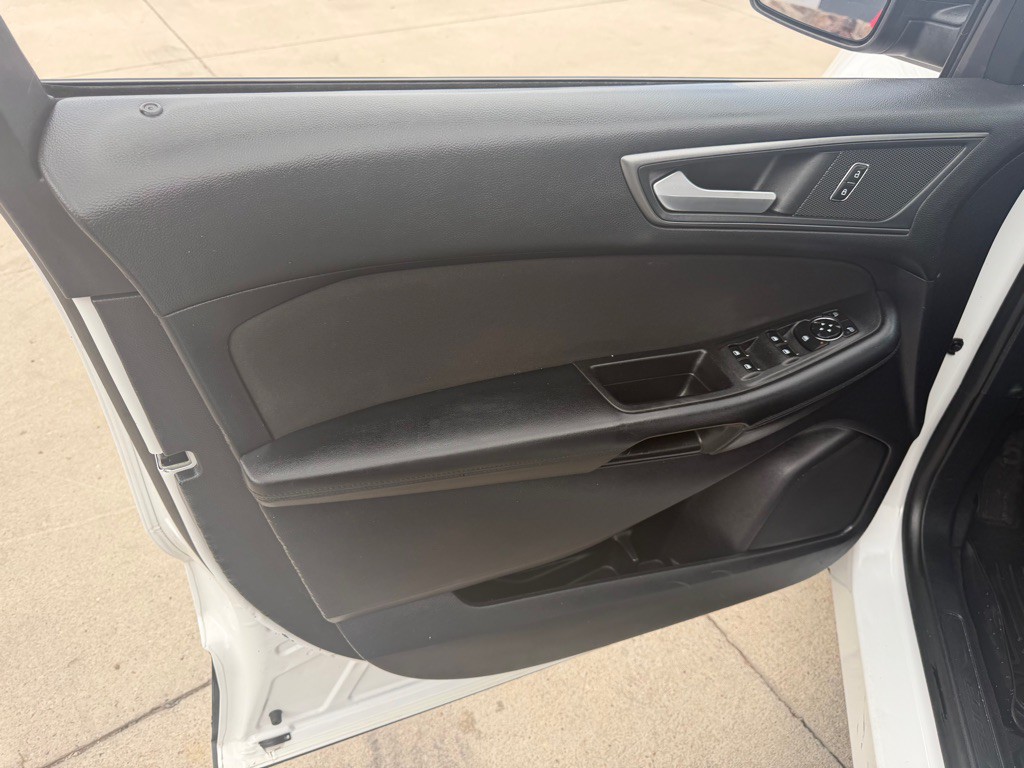 2019 Ford Edge Image 9