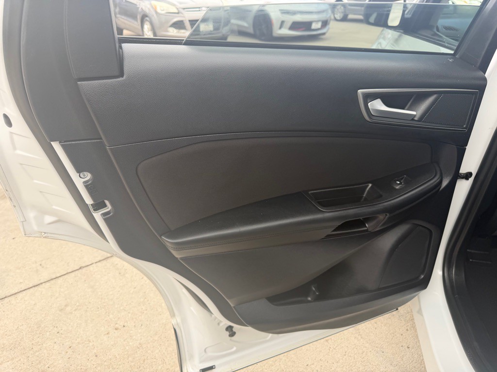 2019 Ford Edge Image 11