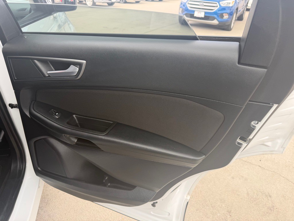 2019 Ford Edge Image 14
