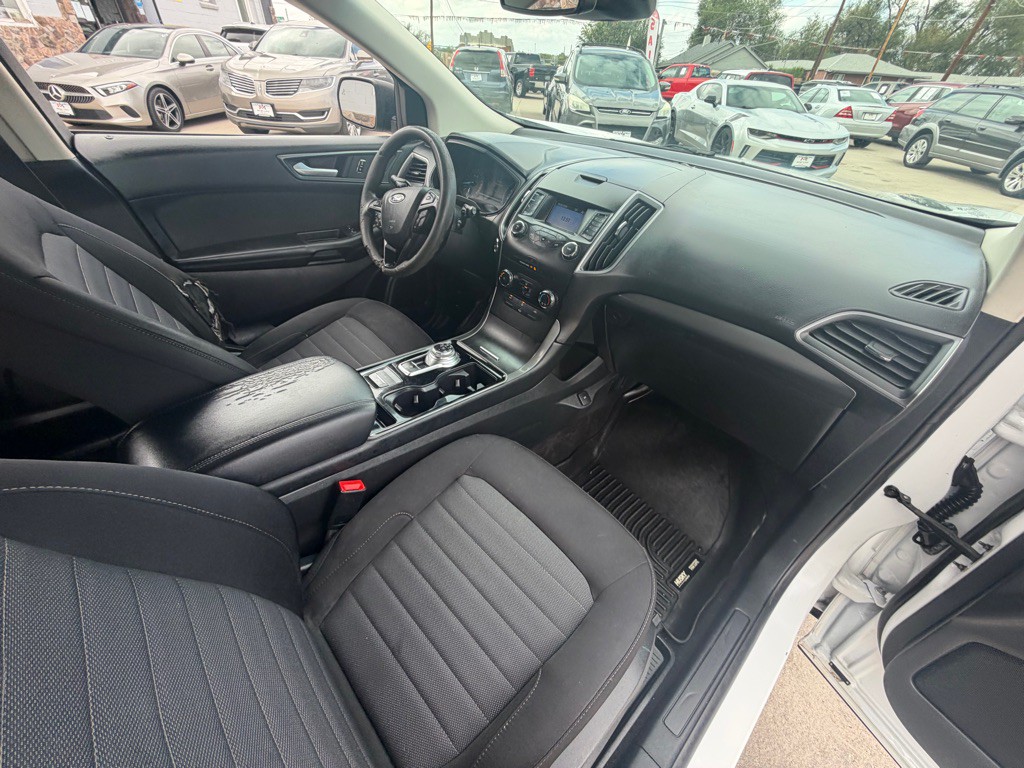 2019 Ford Edge Image 16