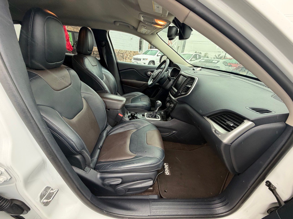 2015 Jeep Cherokee Image 17
