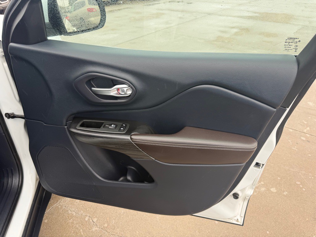 2015 Jeep Cherokee Image 19